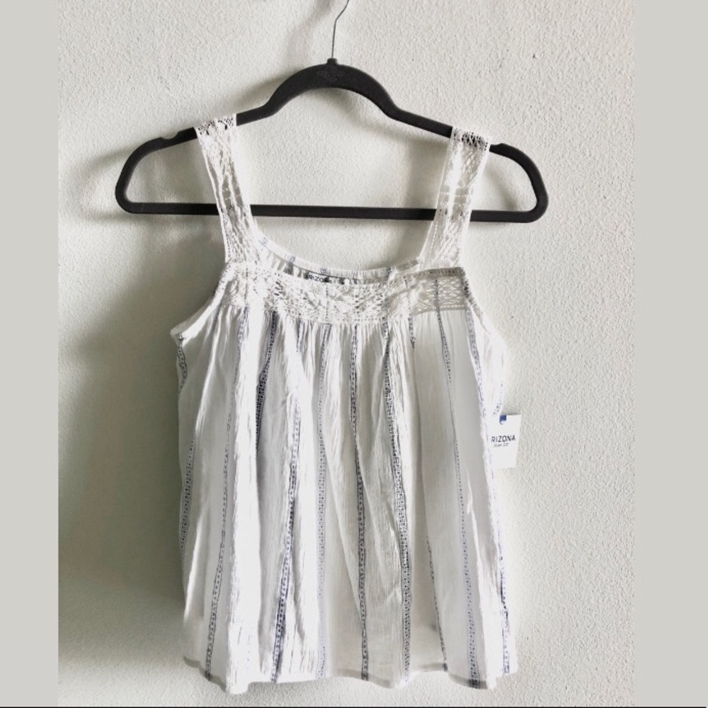 NWT Arizona Square Chrochet Neck Top Size Medium